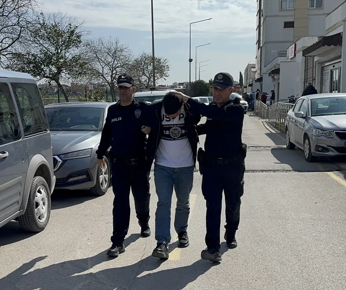 Adana’da Direksiyonu Ayağıyla Kullanan Sürücü Gözaltına Alındı