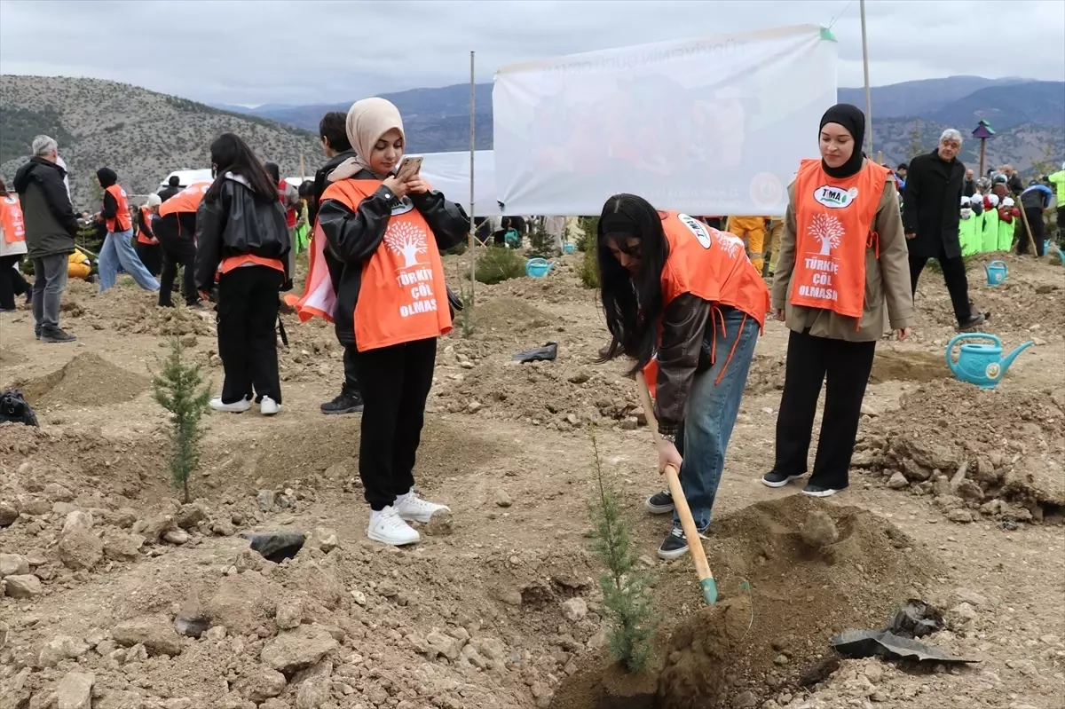 Amasya’da Orman Haftası Coşkusu: Öğrenciler ve Yetkililer Fidan Dikimiyle Yeşil Geleceğe Katkı Sağladı