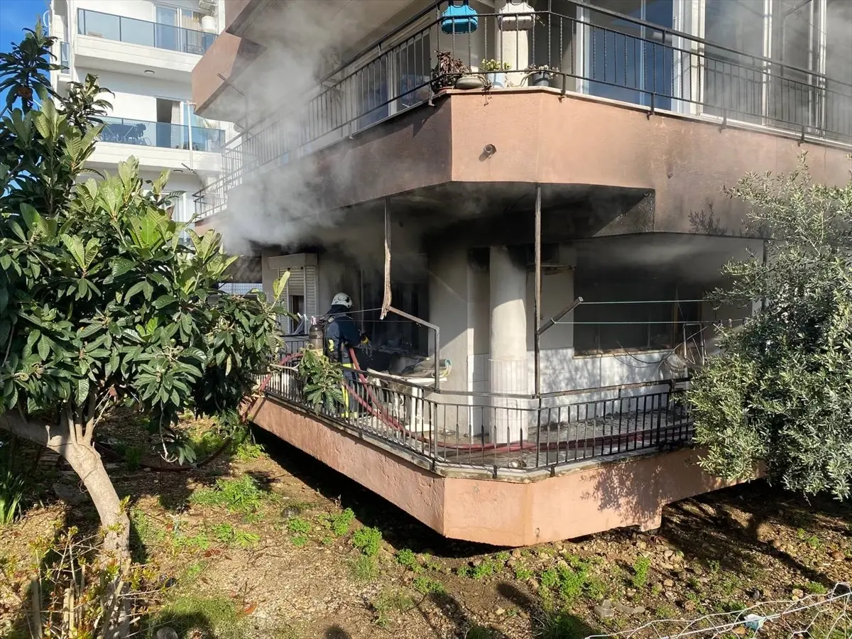 Serik’te Çıkan Yangın Bir Kişiyi Yaraladı, Odalar Kullanılamaz Hale Geldi