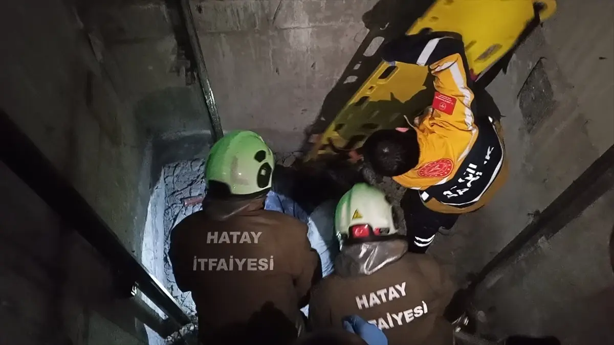 İskenderun’da İnşaat Kazası: İşçi Asansör Boşluğuna Düştü