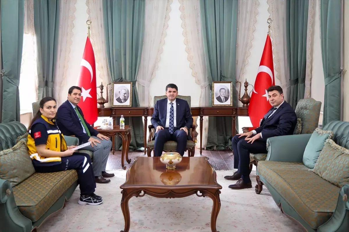 Kilis Valisi'nden Çocuğa Hayati Müdahale: Heimlich ile Boğulma Krizini Önledi