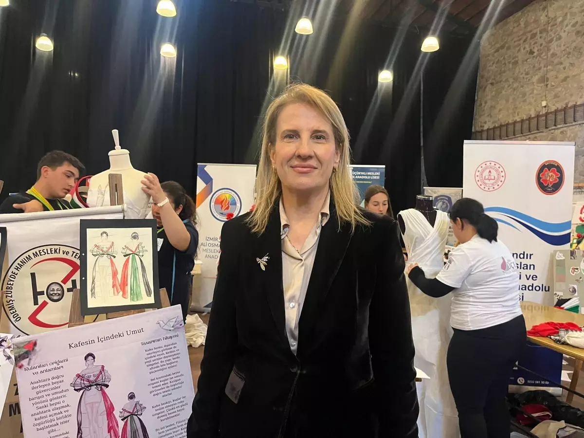 İzmir'de Meslek Lisesi Öğrencileri Filistin Temalı Drapaj Tasarımlarıyla Buluştu