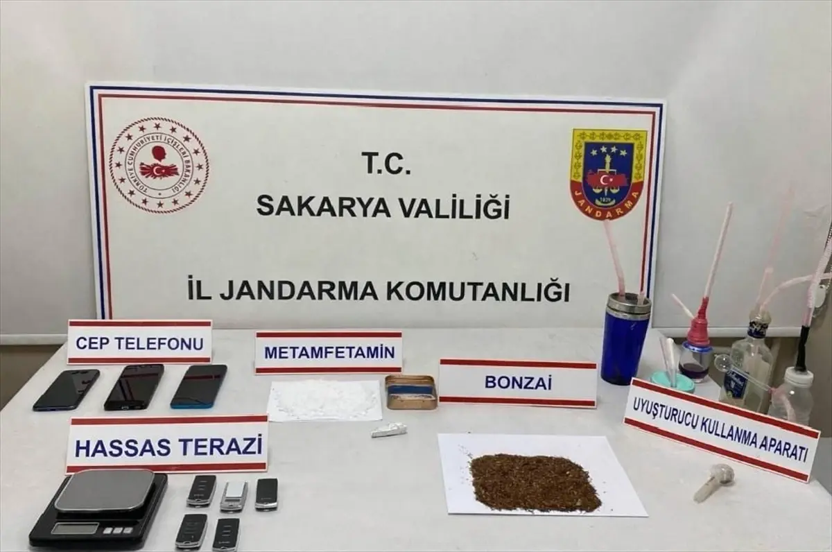 Sakarya Akyazı’da 196 Gram Uyuşturucu Ele Geçirildi, 3 Şüpheli Tutuklandı