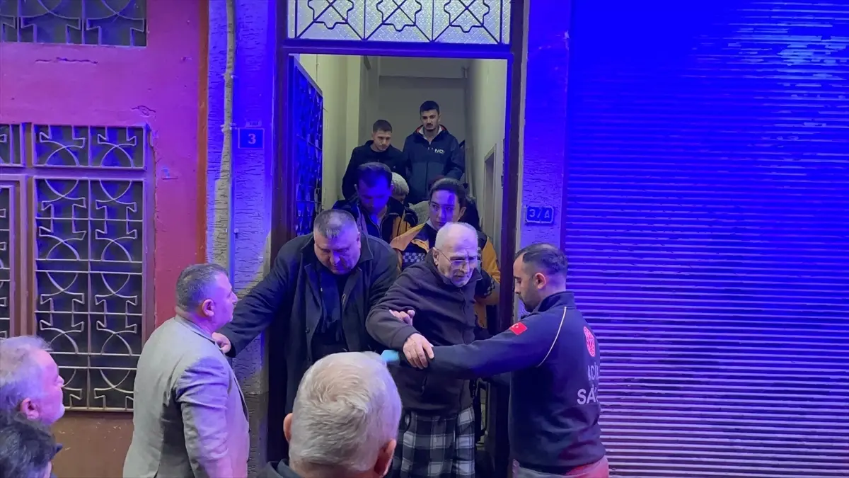 Samsun Salıpazarı'nda Çıkan Yangın İki Kişiyi Hastaneye Sevk Etti