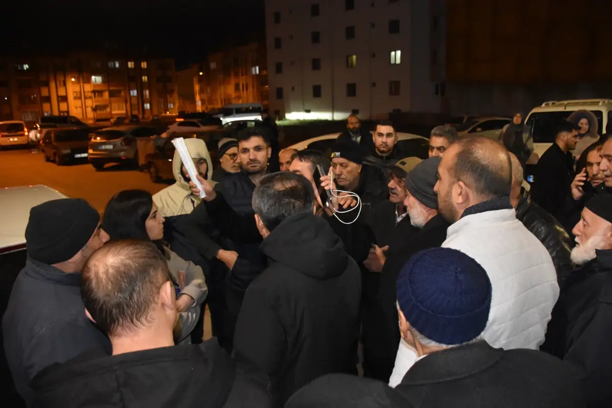 Sivas’ta Umre Dolandırıcılığı İddiaları Üzerine 125 Kişi Polis Önünde Protesto Etti