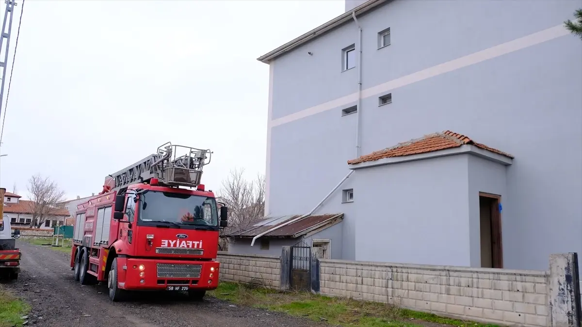 Şarkışla’da Soba Yangını Sonrası 2 Kişi Hastaneye Kaldırıldı