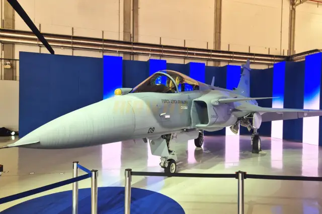 Uçağın üretim hattı ve yerli komponentler