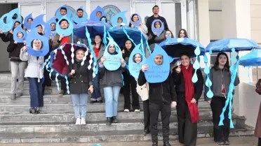 Öğrencilerin 5 litre suyla bir gün geçirdiği an