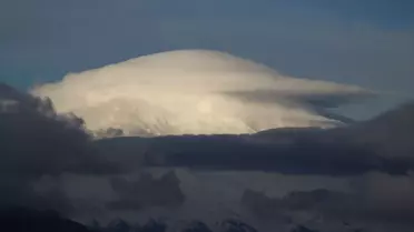 Ağrı Dağı'nda mercek bulutunun detaylı fotoğrafı