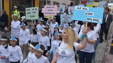 Yürüyüş sırasında suyun önemi vurgulanan poster