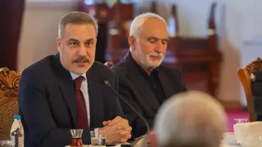 Toplantıdan bir kare: Hakan Fidan ve platform temsilcileri