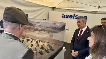 Fuar alanında sergilenen savunma sistemleri