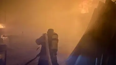 Yangın sonrası yanmış atölye ve depo