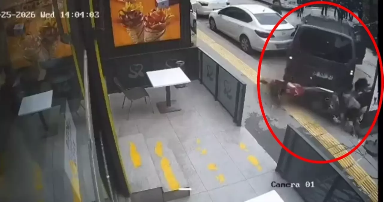 Mardin'de Park Halindeki Araçlara Çarpan Hafif Ticari Araç Kazası: Yaralanma Yok