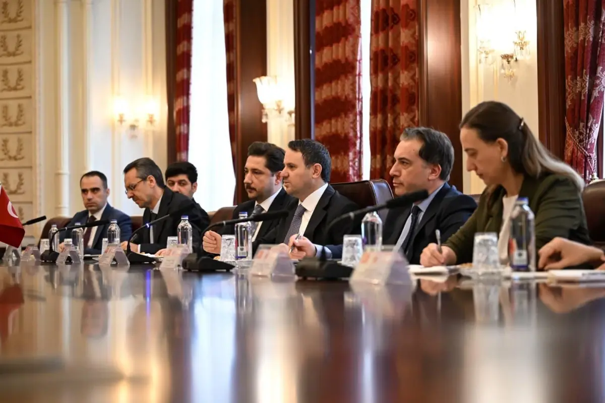 Adalet Bakanı Gürlek, KKTC İçişleri Bakanı Oğuz ile Görüşerek İşbirliğini Derinleştirdi