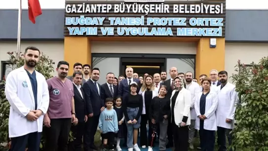 Bakan Işıkhan, Gaziantep'teki Protez-Ortez Merkezinde Engellilerle Buluştu