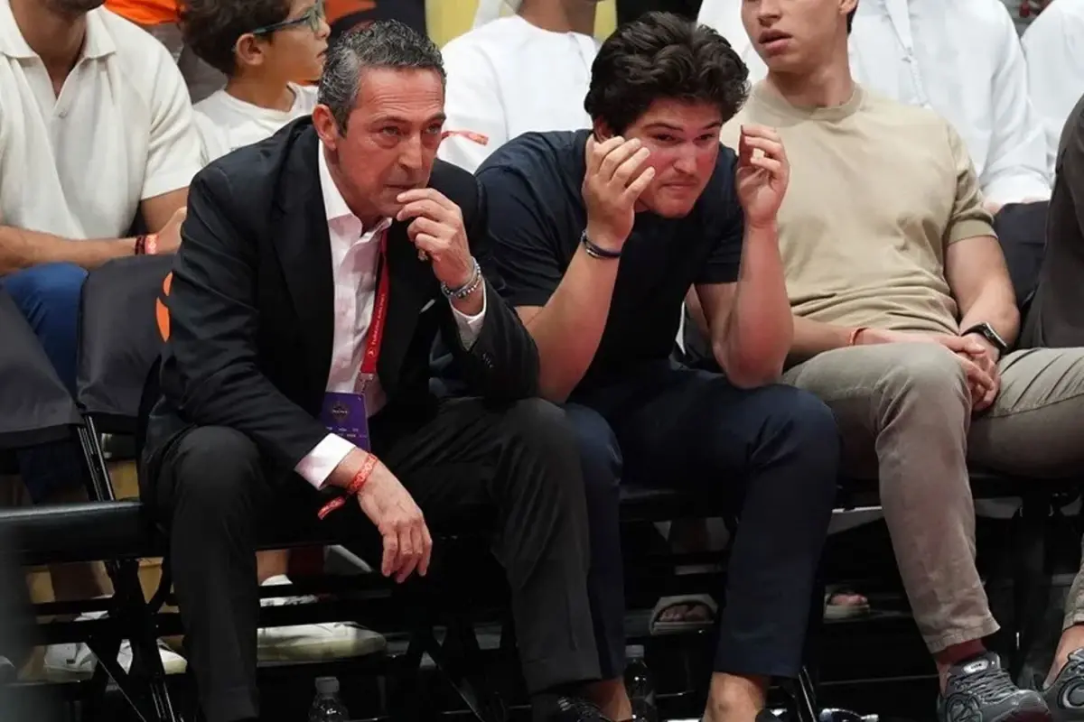 Ali Koç ve Oğlu, Türkiye‑Romanya Maçını Tribünden İzledi: Mert Hakan Yandaş Gözdesi