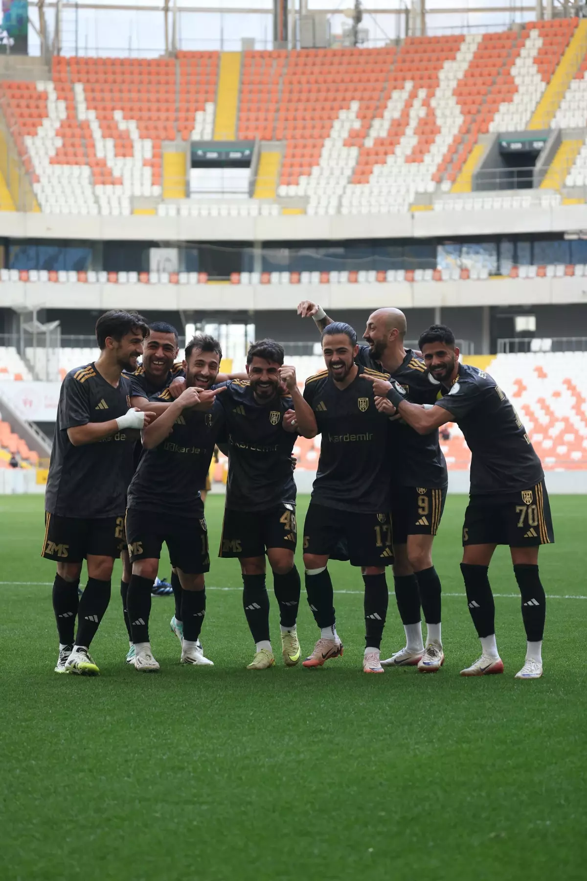 Aliağa FK, Adanaspor'u 8-1'lik Skorla Geçti: Lider Bursaspor'un Peşinde