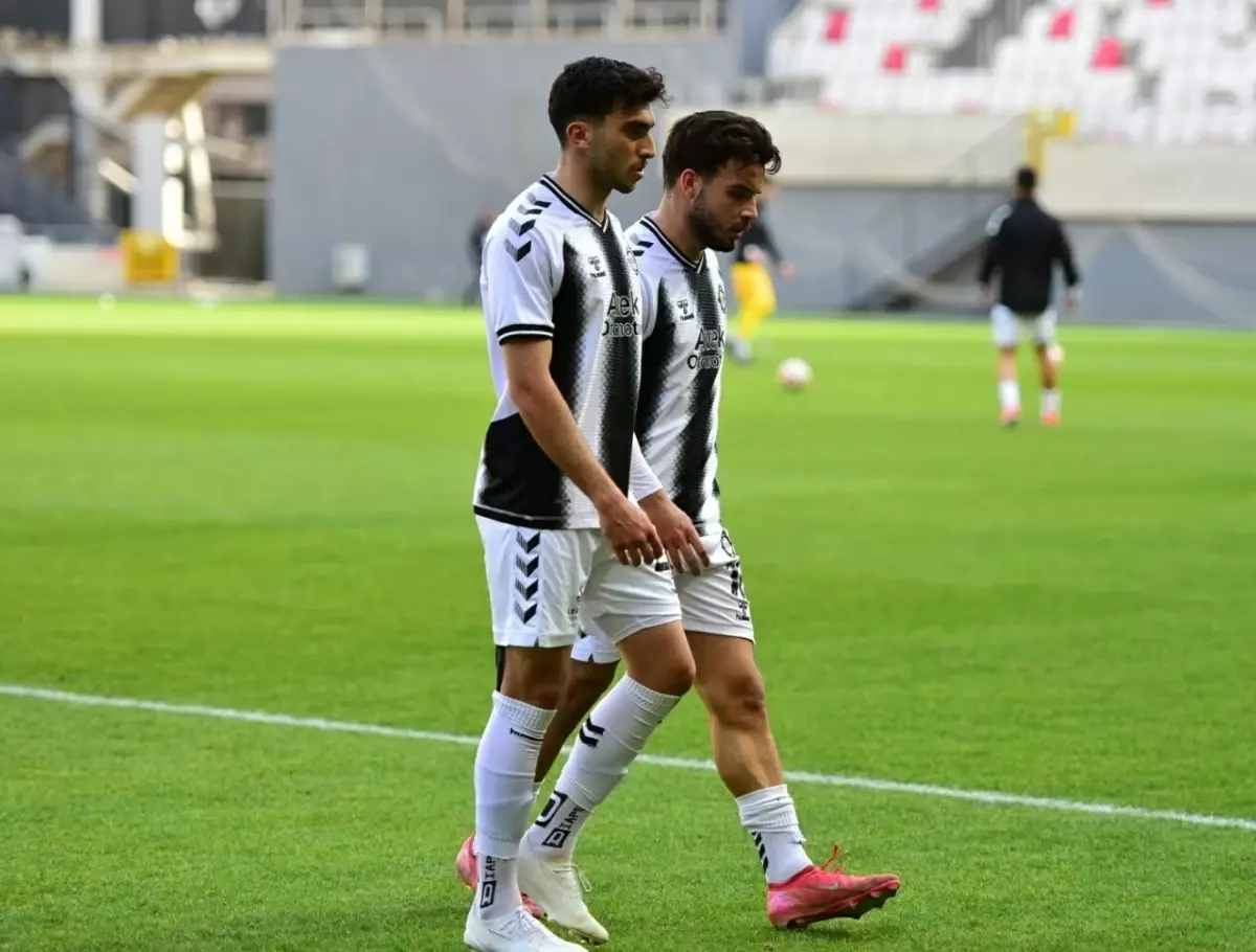 Altay, 0-0 Beraberlikle Galibiyet Hasretini 6 Hafta Daha Uzattı