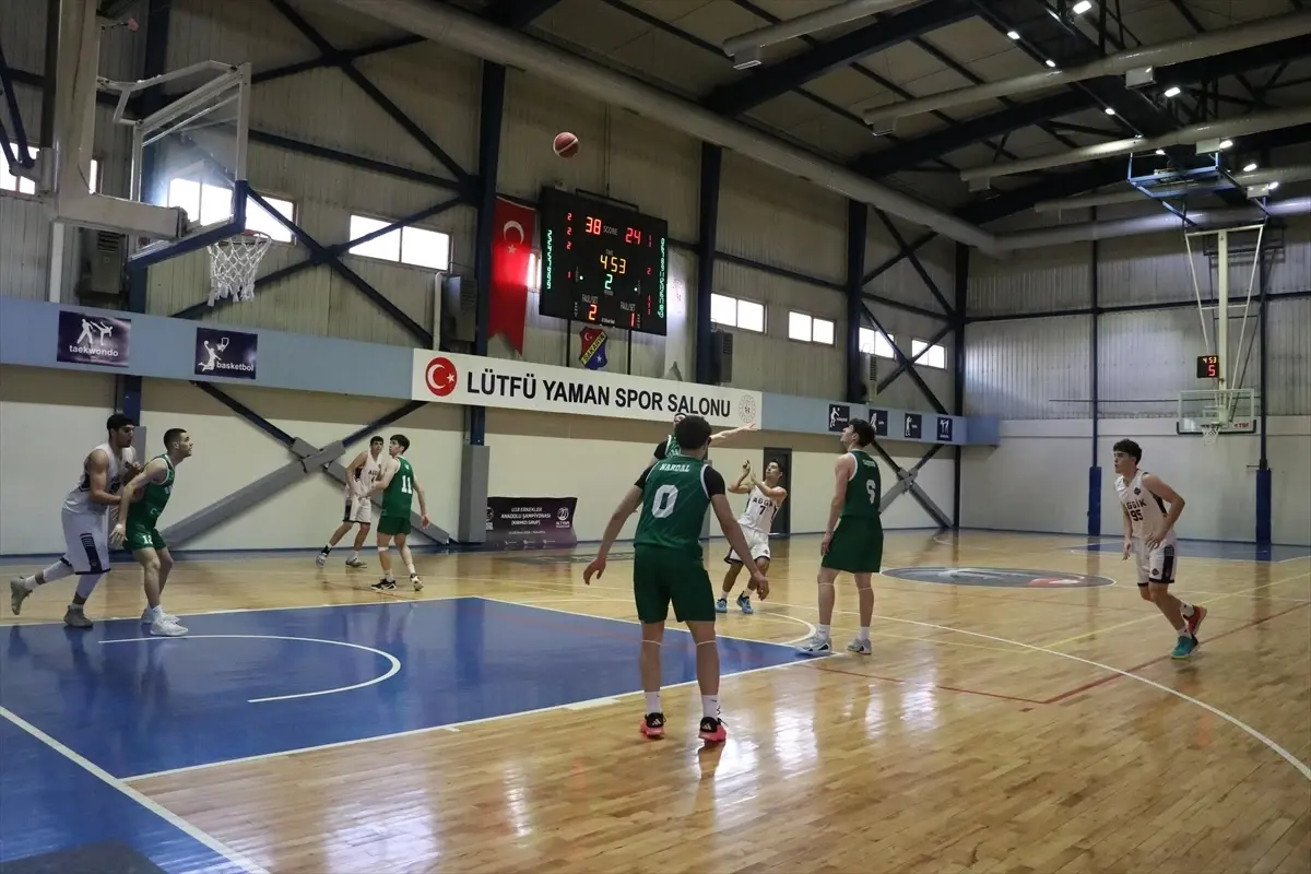Sakarya’da 400 Genç Sporcu 18 Yaş Altı Basketbol Şampiyonasına Ev Sahipliği Yapıyor