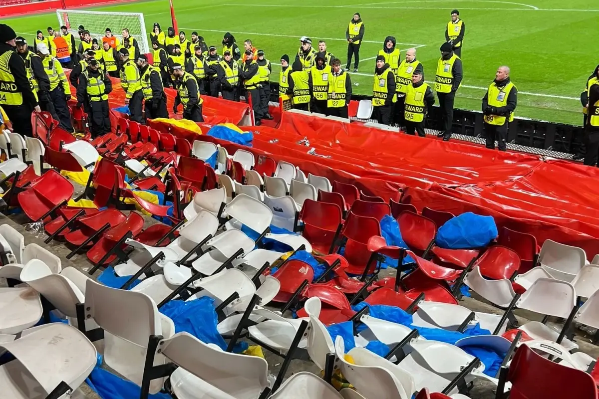 UEFA, Fenerbahçe'ye 50.500 €'lik Şok Ceza Keserek Avrupa Deplasmanını Yasakladı