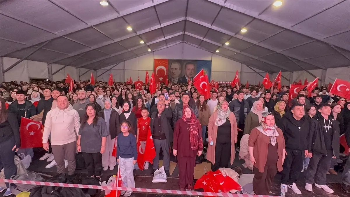 Eskişehir’de Romanya Maçı Coşkusu Dede Korkut Parkı’nda Büyük Ekranla İzlendi