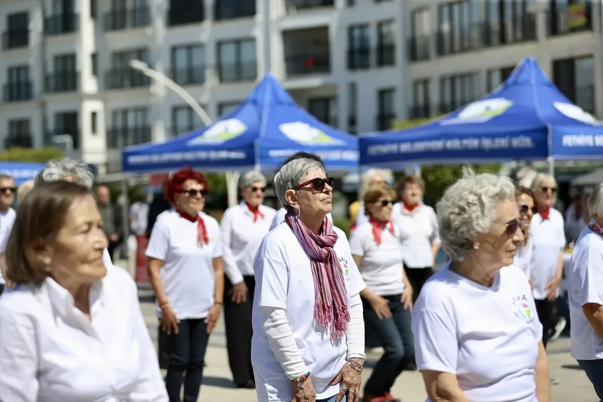 Fethiye’de Yaşlılar, Saygı Haftası Etkinliğinde Spor ve Dansla Sağlıklı Yaşamı Kutladı