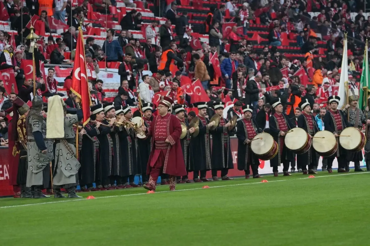 A Milli Futbol Takımı Romanya Maçına Coşkulu Karşılama Aldı
