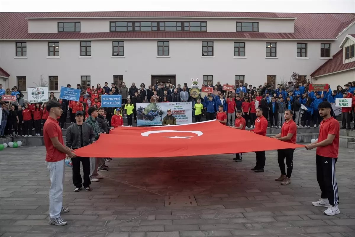 Tunceli'de Yeşilay Türkiye Rafting Şampiyonası Açıldı: 206 Sporcu Rekabet İçinde