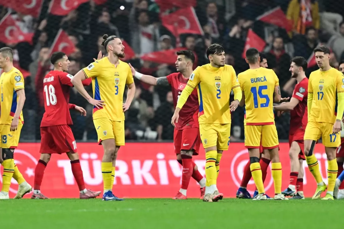 Türkiye - Romanya Maçının Ardından Sahada Çıkan Kısa Süreli Kavga
