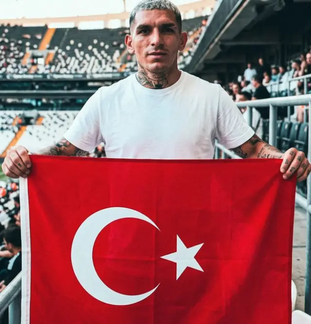 Stadyumda Lucas Torreira