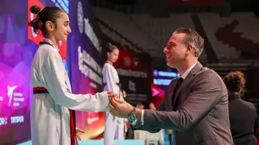 Türk Tekvando Sporcuları Madalya Alırken
