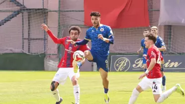 Menemen FK sahada mücadele ederken