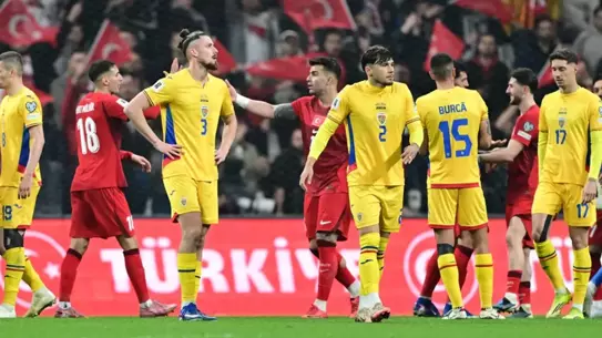 Maç sonrası sahada yaşanan kavga anı