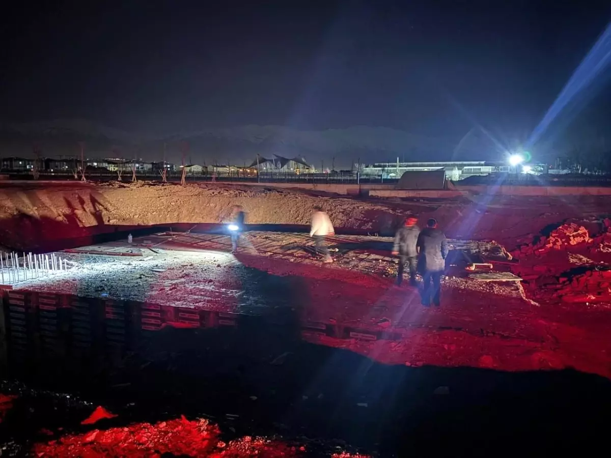 Erzincan’da Araç Yangını Sonrası Bir Kişi Ağır Yaralı Olarak Hastaneye Kaldırıldı