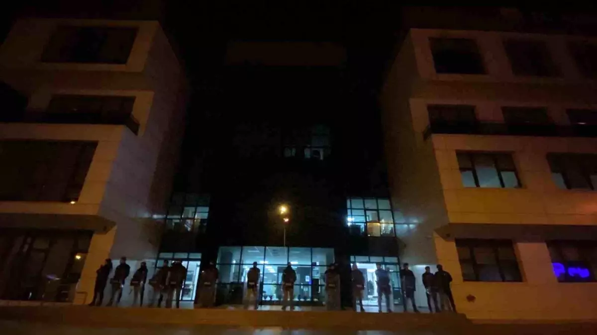 Marmaris Belediyesi'nde Gece Yarısı Polis Operasyonu: Gözaltılar ve Soruşturma Detayları