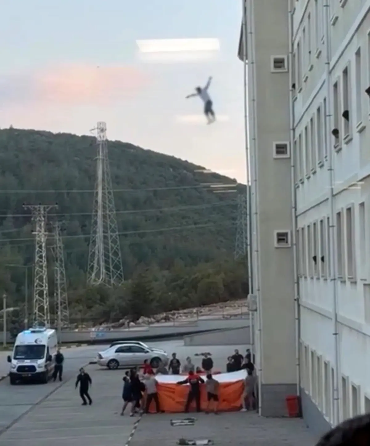 Muğla'nın Menteşe İlçesinde Öğrenci Ölümü: AFAD Hava Yastığı Sorununu Soruşturuyor