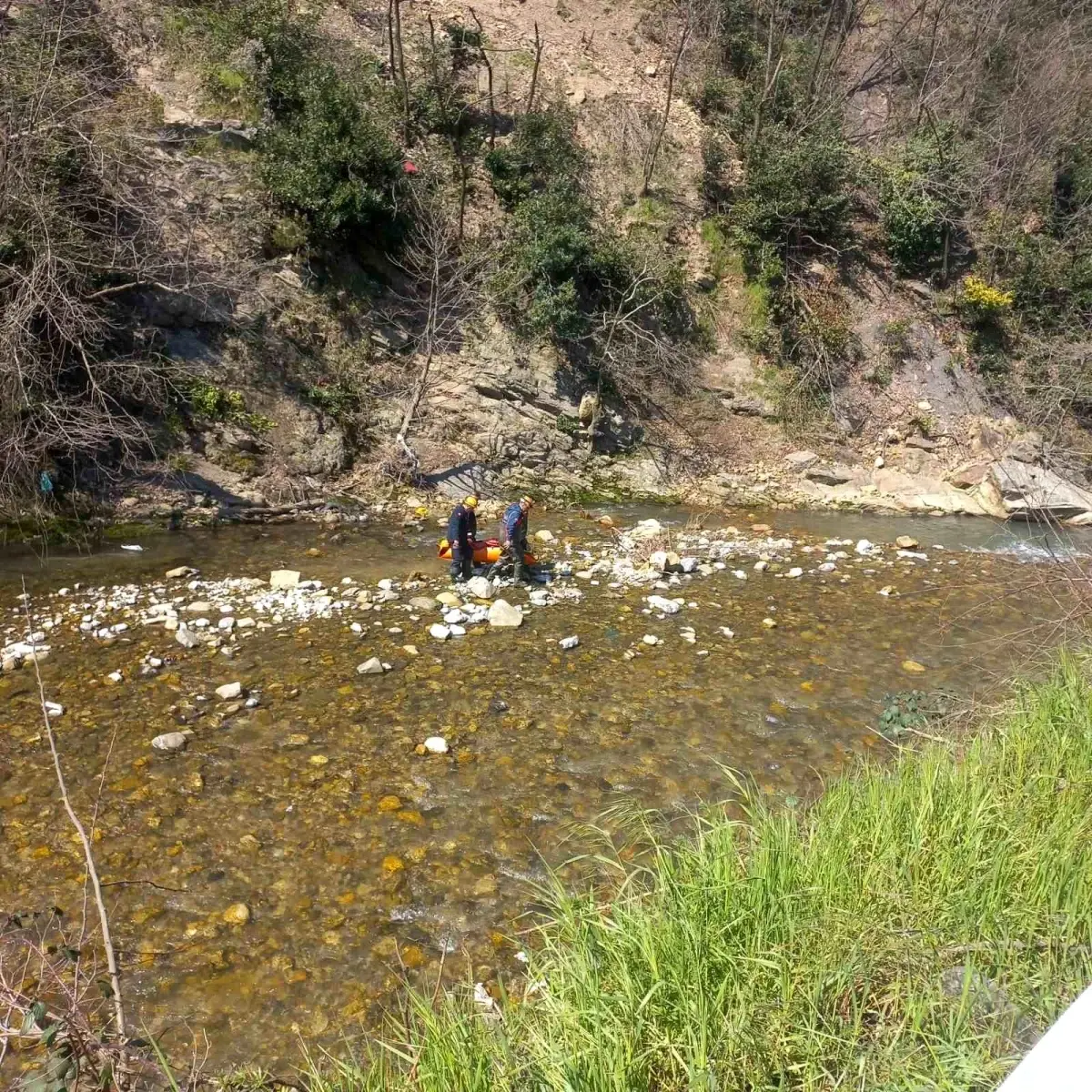 Zonguldak'ta dere yatağına düşen kadın