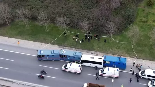 Başakşehir'de Cezaevi Araçları Zincirleme Kazaya Tanık Oldu