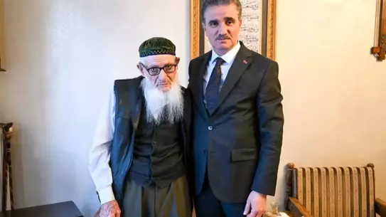 Erzurum Valisi Aydın Baruş, Veli Velioğlu Hoca’yı Onurlandırdı