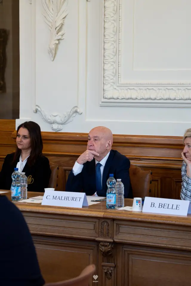 Claude Malhuret konuşma anı