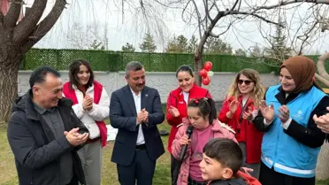 Etkinlikte pasta kesimi ve oyunlar