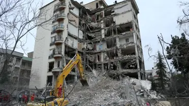 İran’da ABD ve İsrail’in Hava Saldırıları: 1.937 Ölü ve 24.800’den Fazla Yaralı