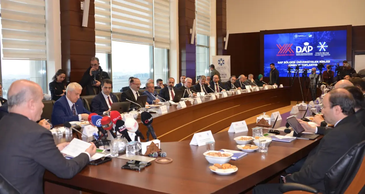 YÖK Başkanı Özvar ETÜ'de Bilim İletişimi Ofisi'ni tanıttı