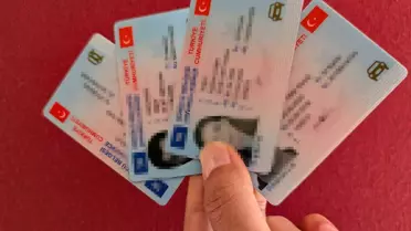 Trafikte Cep Telefonu Kullanımına Kesin Duruş: İlk Kez Para Cezası, Tekrarında Ehliyet Kapatma