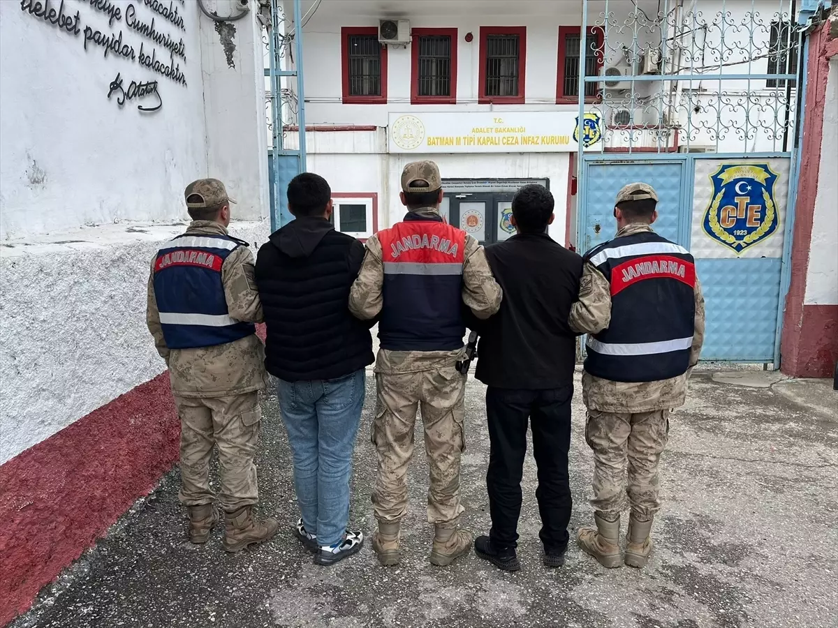 Batman’da Jandarma Kontrolünde 2 Firari Hükümlü Yakalandı