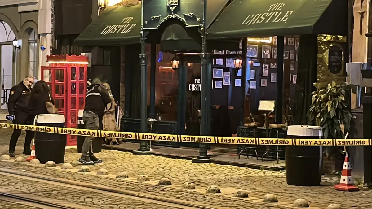 İzmit'te Gece Yarısı Silahlı Saldırısı: 2 Kişi Hayatını Kaybetti, 3 Yaralandı