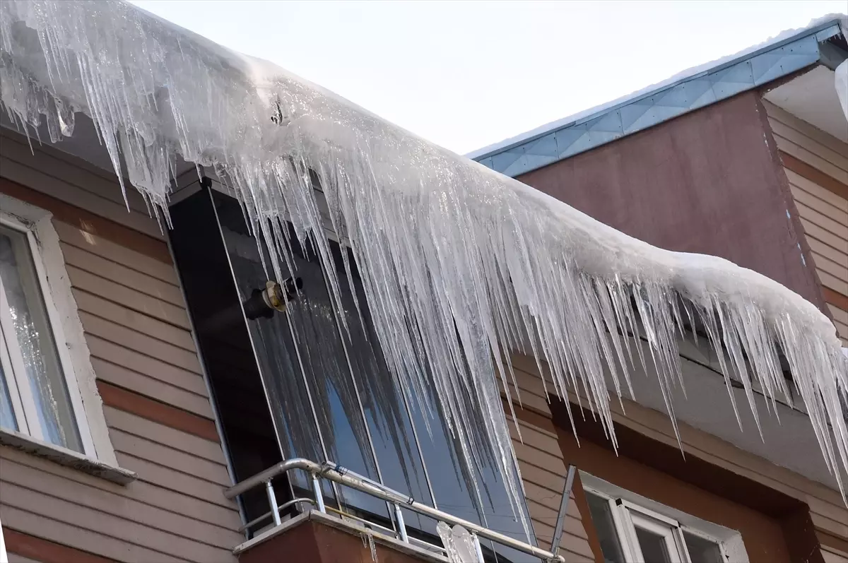 Sarıkamış'ta Kar ve Sis Şiddetini Artırdı: Yolculuklar Zorlaşıyor