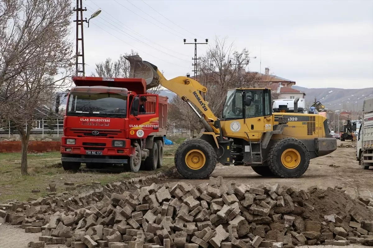 Sivas Ulaş İlçesinde Yol Yenileme Çalışmaları Hız Kazandı