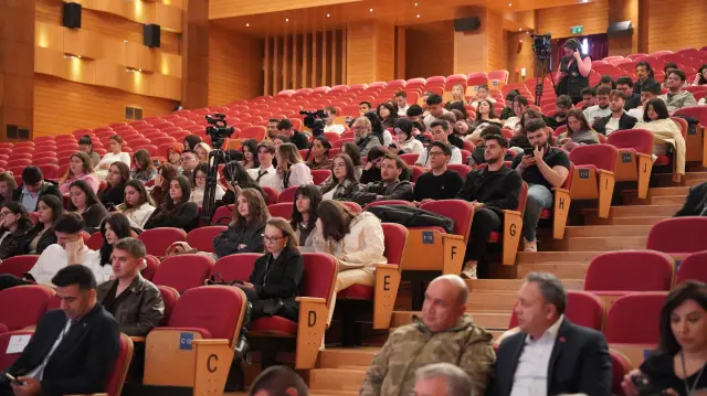 Forumda Dr. Ekrem Teymur